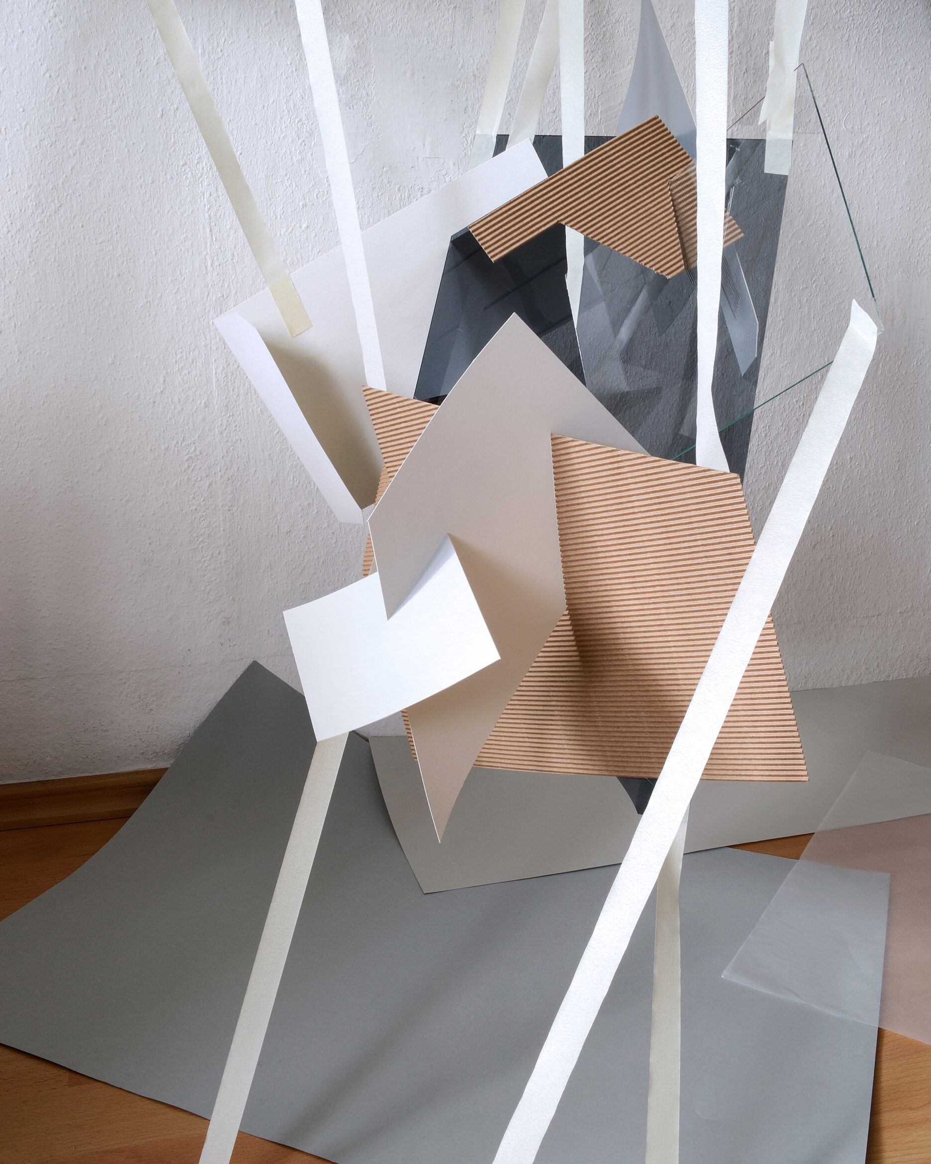 Ohne Titel (Papier + Pappe + Glas), 2014